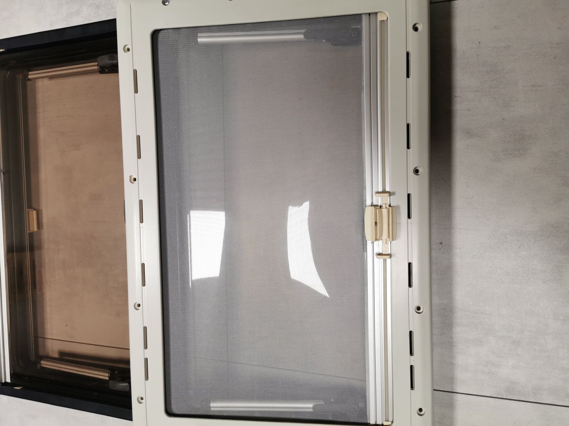 Okno kamperowe dometic