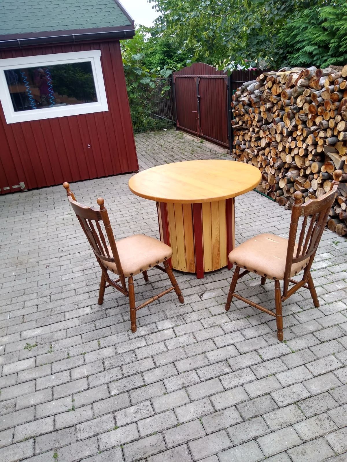 Duży stół drewniany