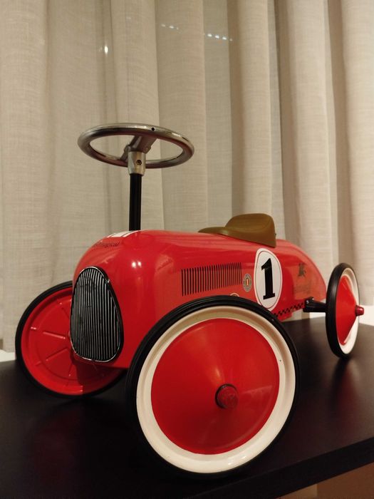 Carro de metal vintage