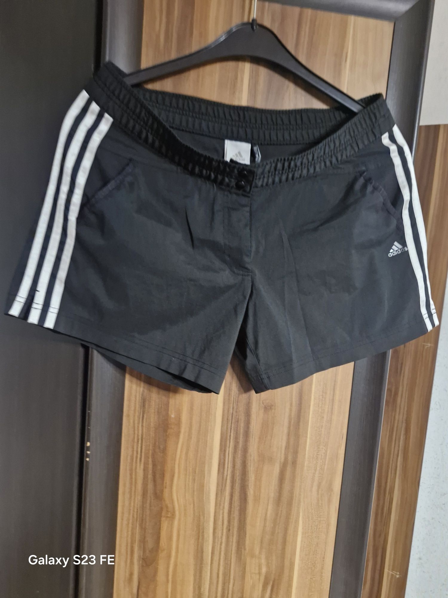 Spodenki krotkie damskie Adidas rozmiar M stan idealny