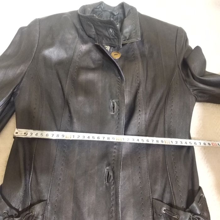 Шкіряний піджак.
