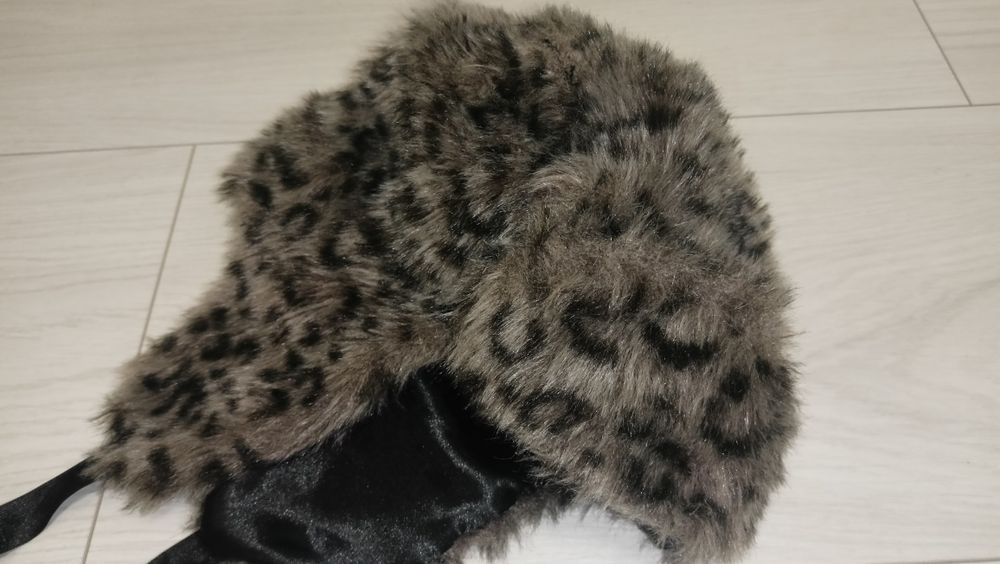 Czapka uszatka damska - rozmiar 54