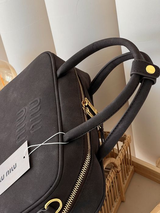 Трендова сумка Miu Miu Top Handle в кольорах