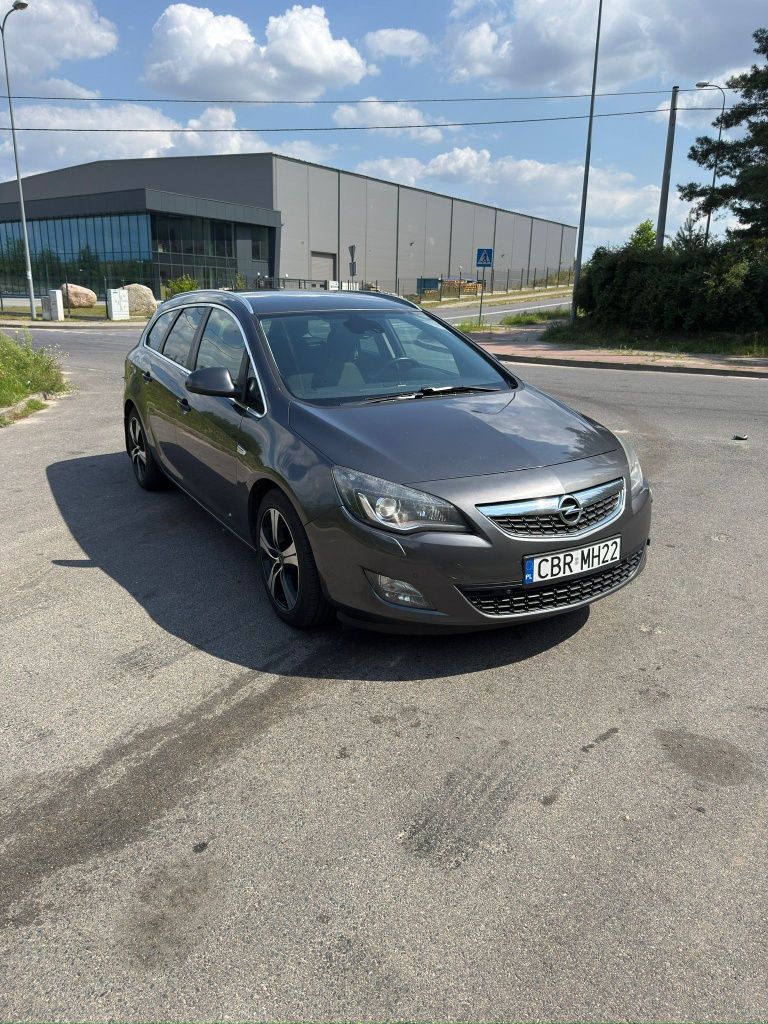 Sprzedam opel Astra j 1.4 turbo 140 km