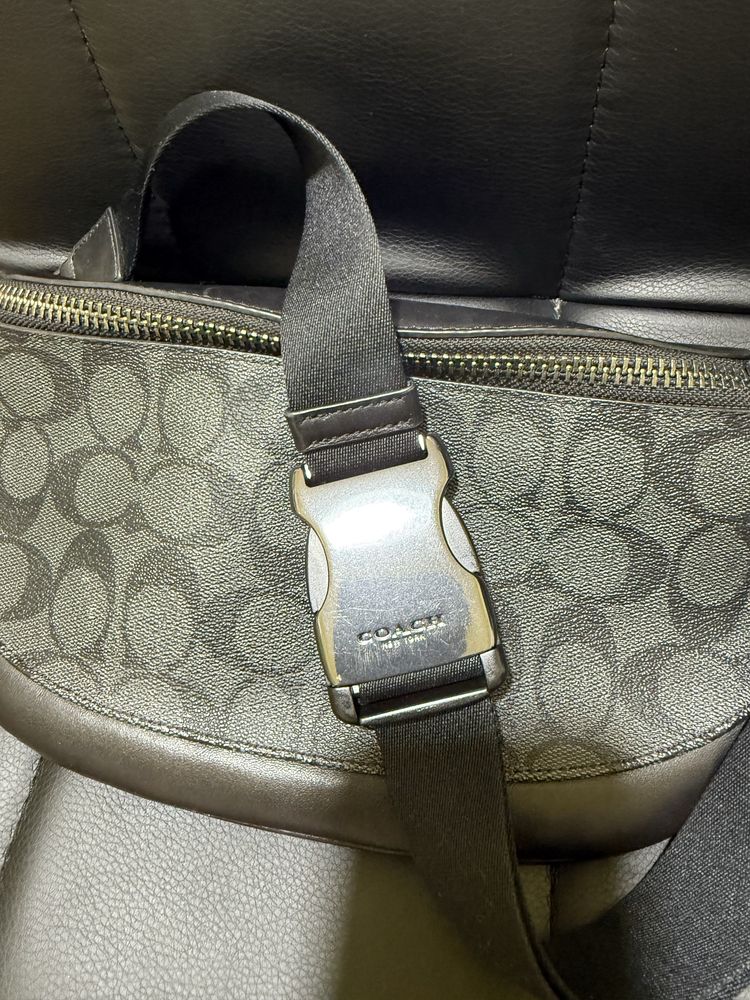 Чоловіча шкіряна бананка сумка COACH оригінал