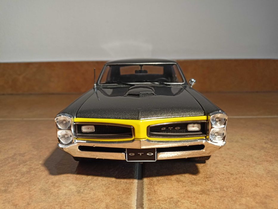 Pontiac GTO Restomod 1966 model w skali 1:18 ACME/otwierane elementy