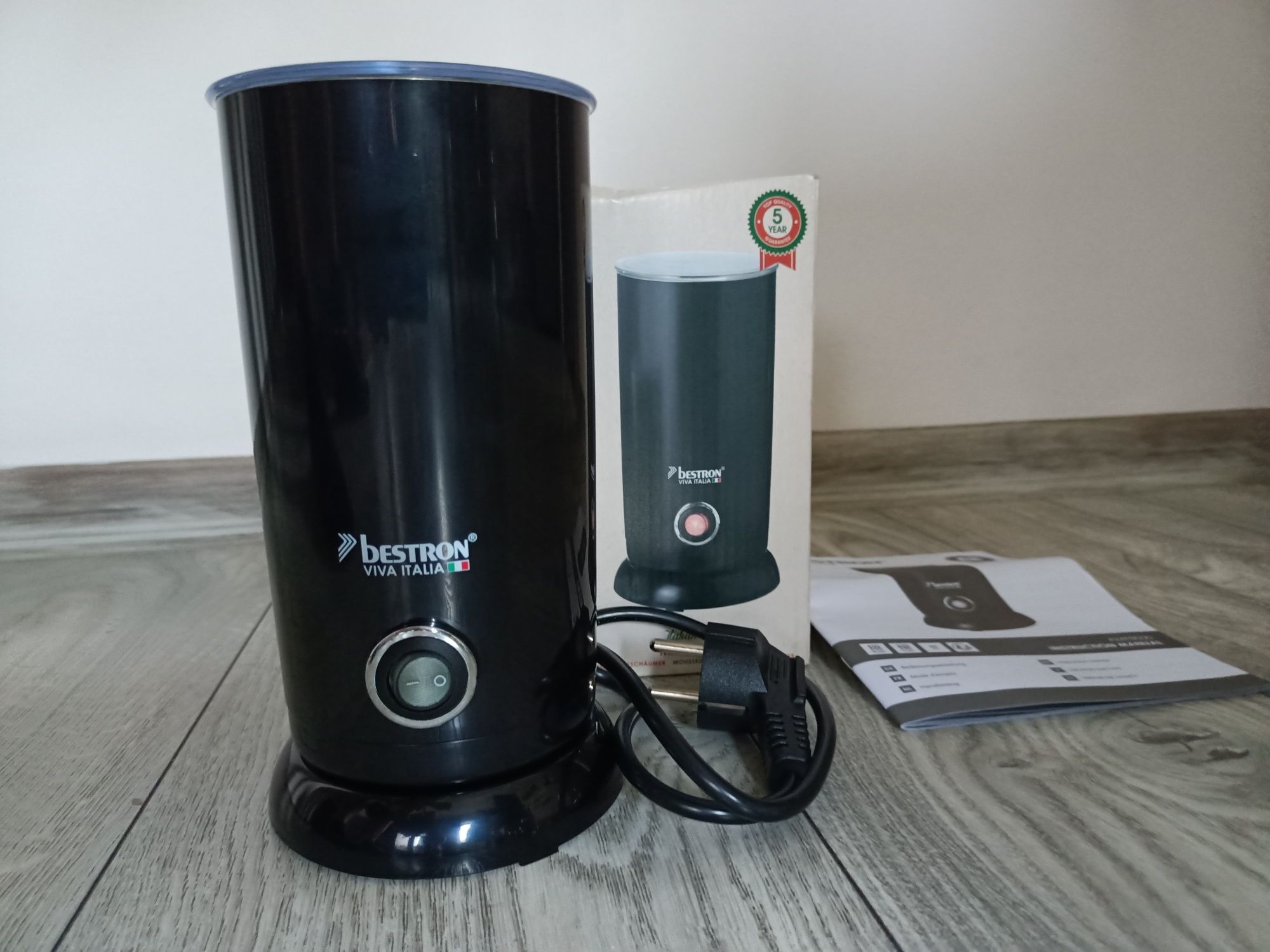 Bestron Viva Italia elektryczny spieniacz do mleka, podstawa 360°