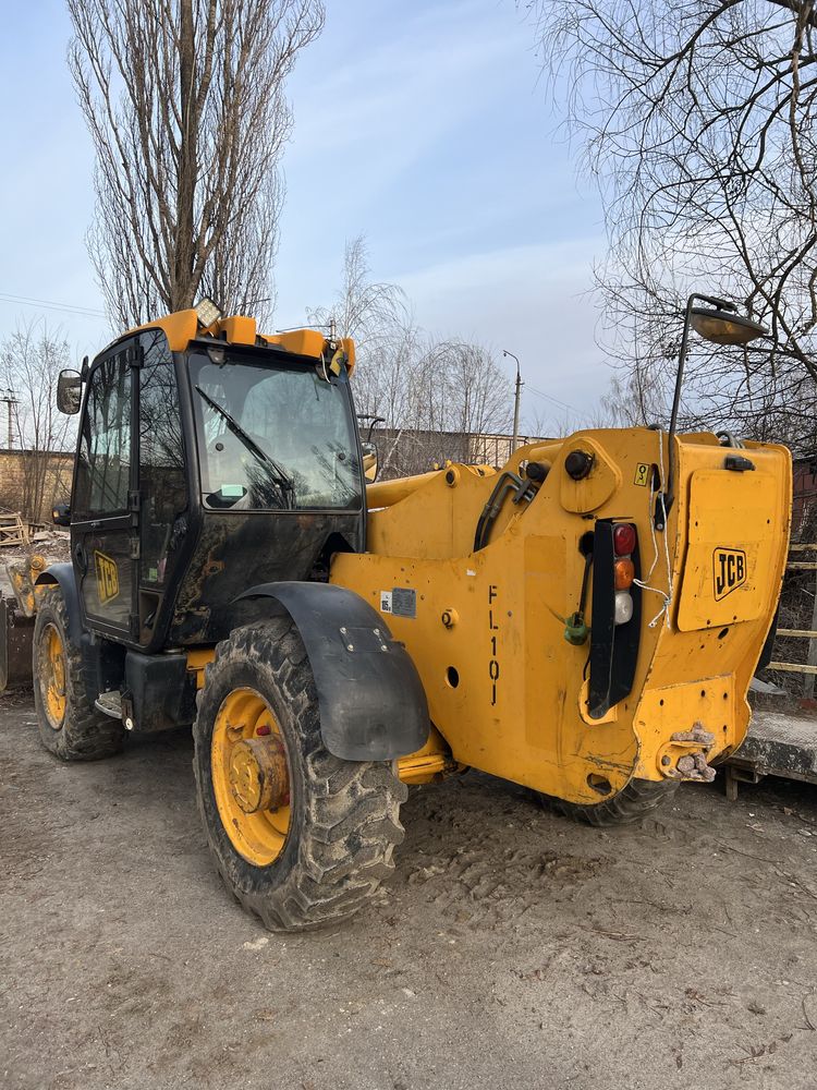 Телескопічний навантажувач JCB 535-125