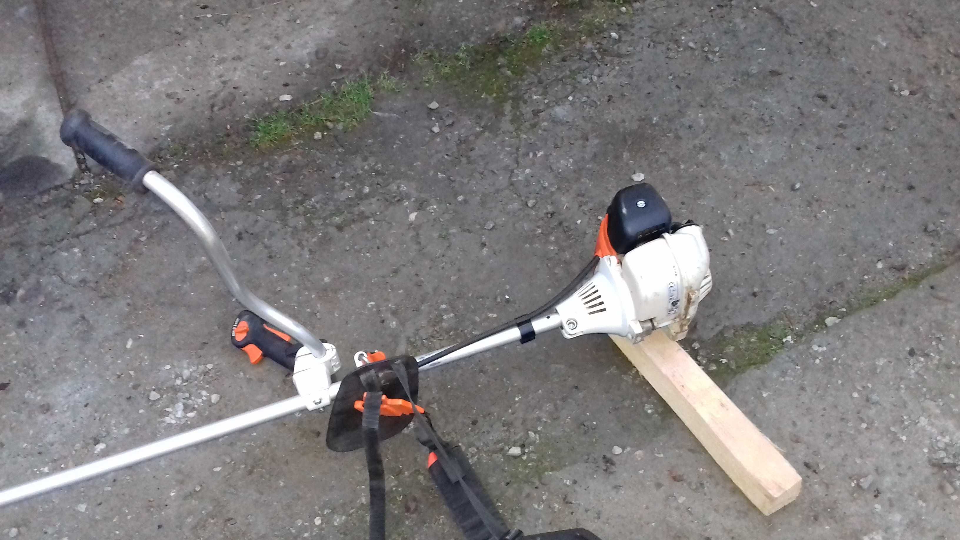 Podkaszarka kosa spalinowa Stihl FS130