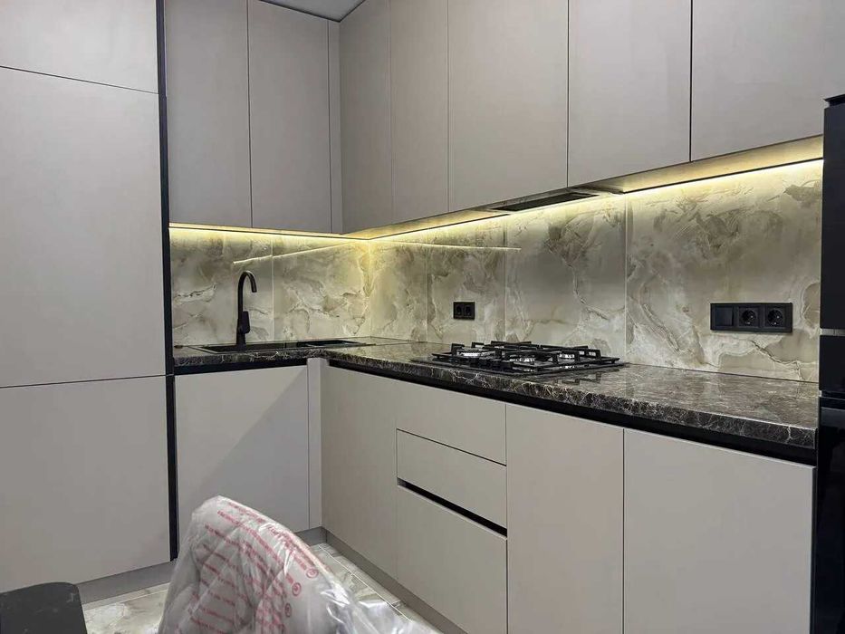 Двокімнатна з балконом поруч поруч університету