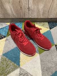 Новые кроссовки красные 45 размер