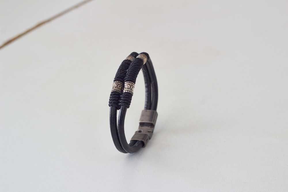 Pulseira para o pulso em pele – 21 centímetros de comprimento