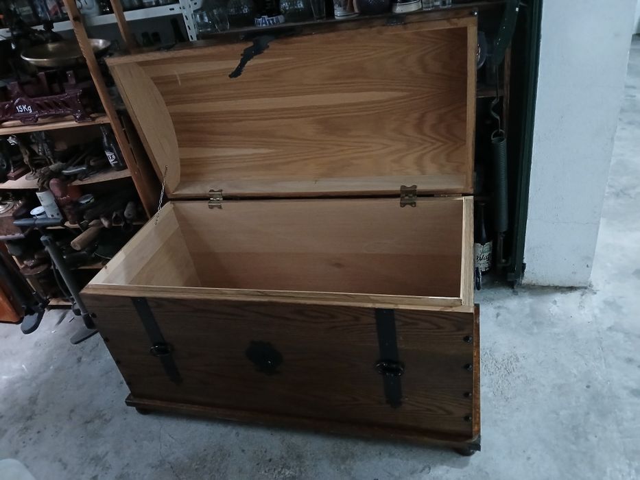 Baú de madeira antigo