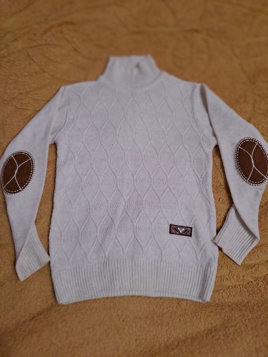 Свитер для мальчика белый