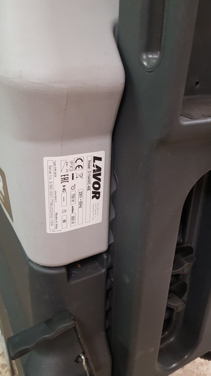 Sprzedam szorowarke do mycia podłóg  firmy Lavor Dynamic 45E