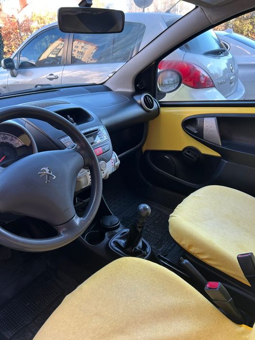 Peugeot 107. 2012 року.