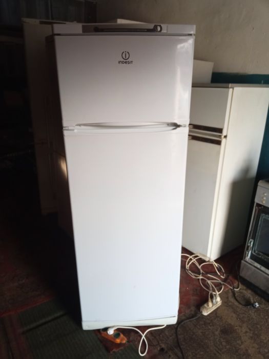 Двухкамерный холодильник Индезит в отличном состоянии