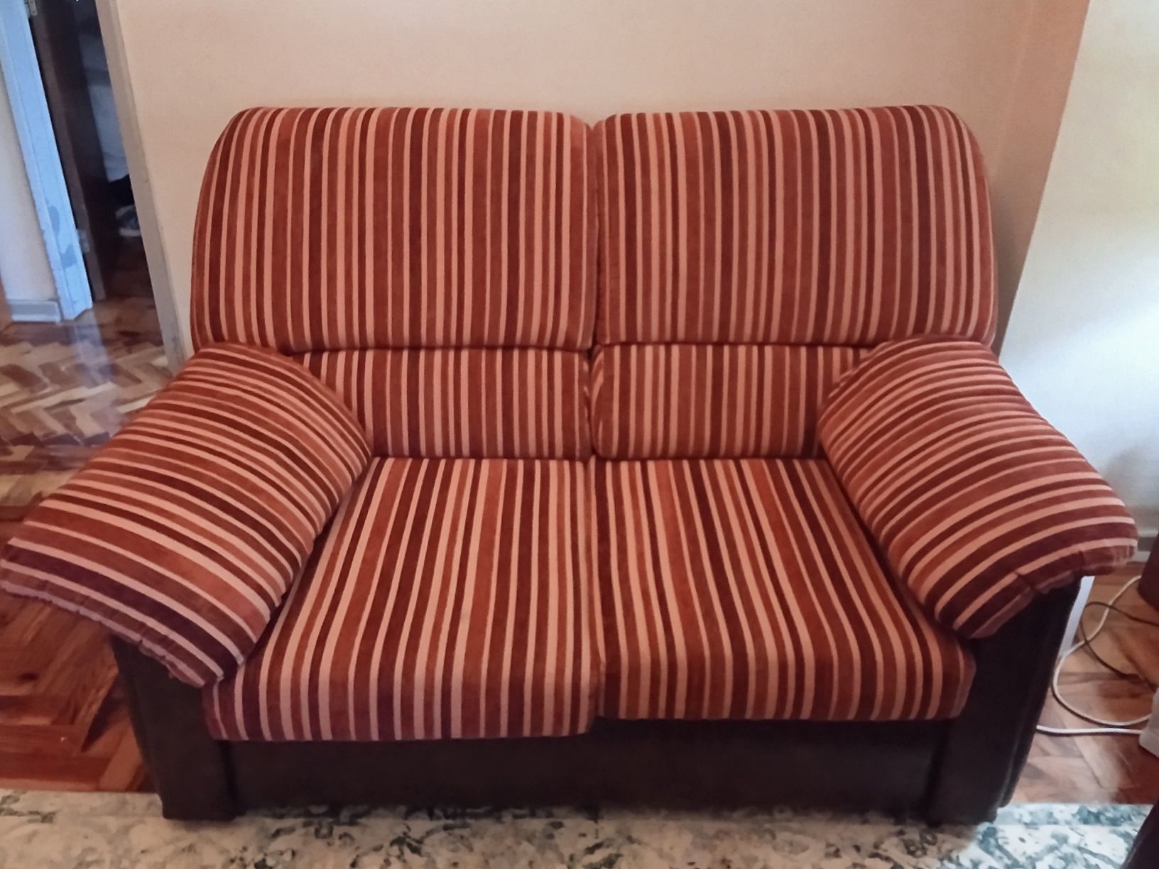 Sofás de 2 e 3 lugares em excelente estado sem qualquer defeito