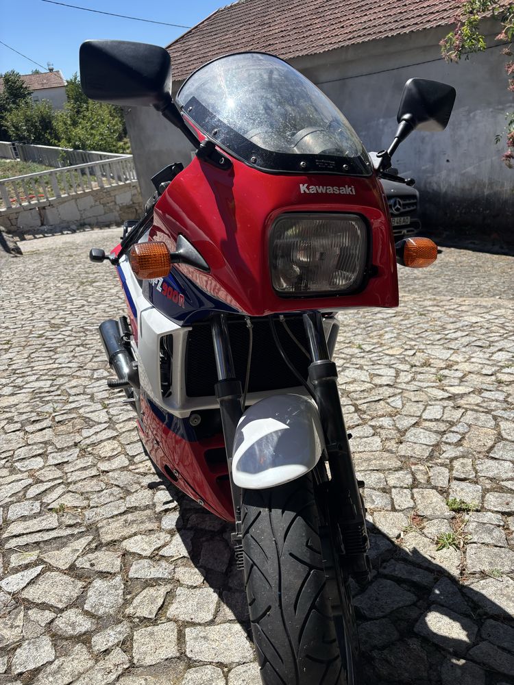 Kawasaki GPZ 900