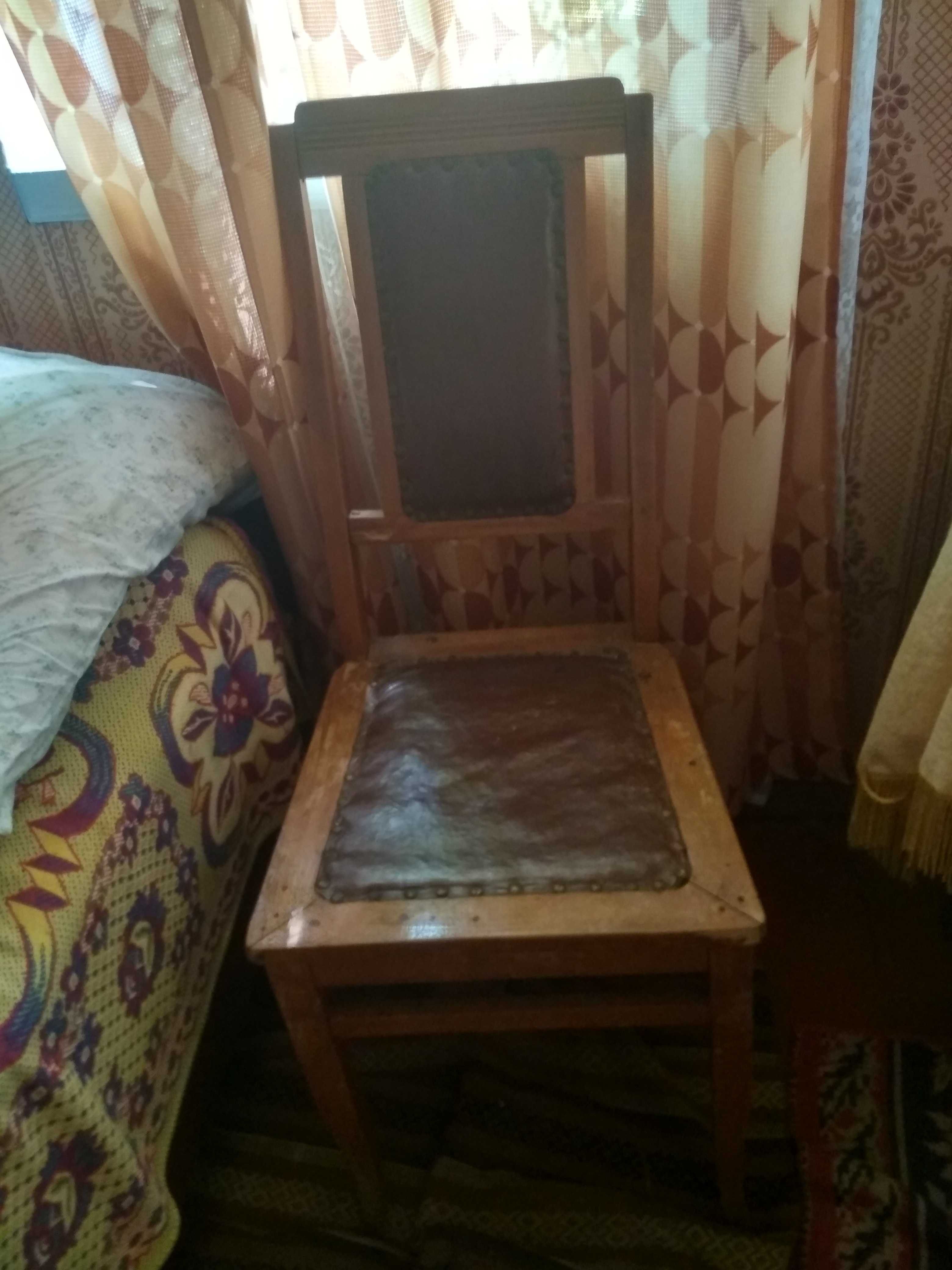 Раритетные деревянные стулья
