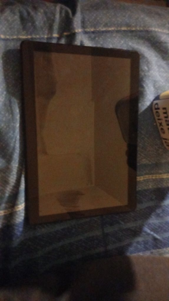 Tablet lenovo preto
