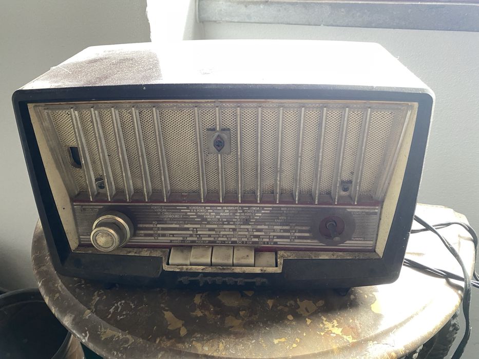 Radio antigo da marca siera