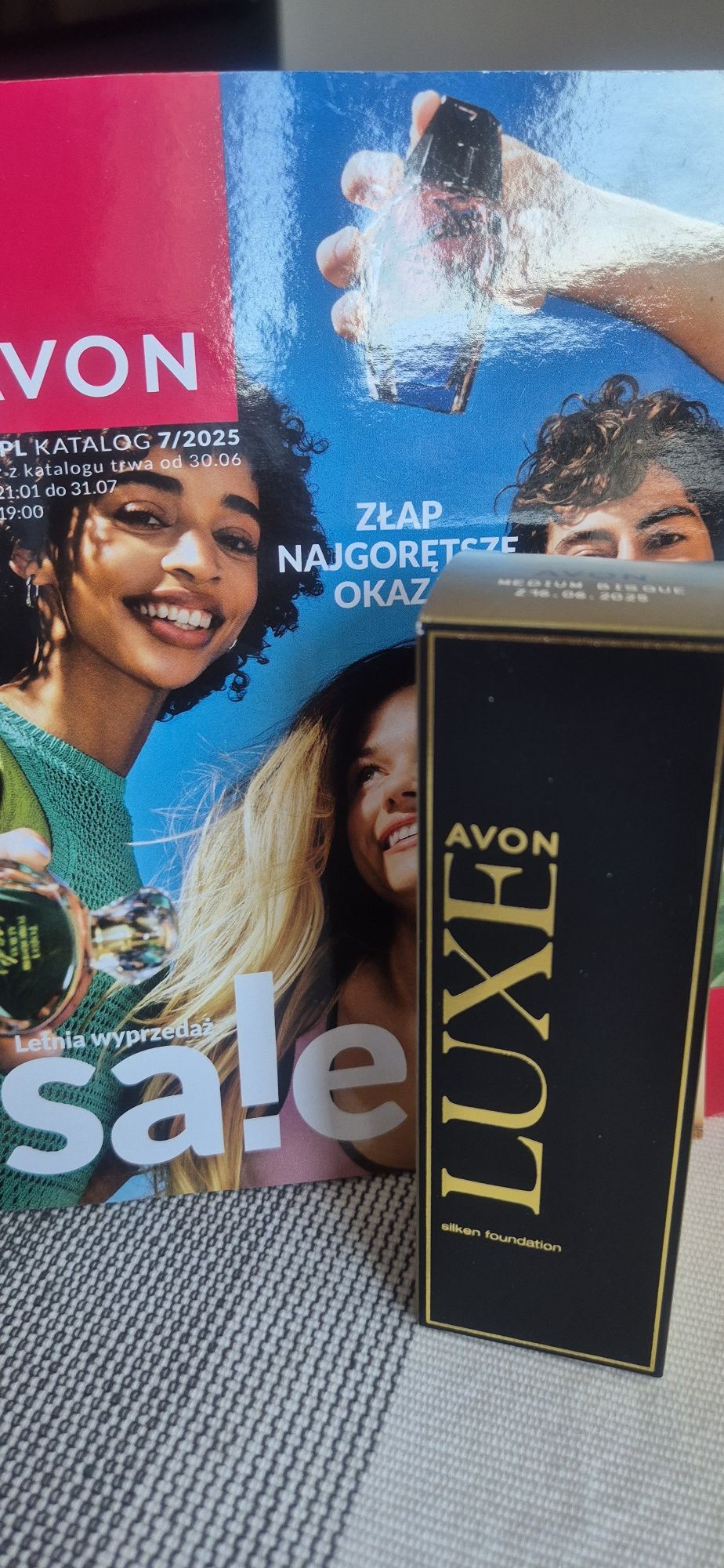 Podkład Luxe spf 20 medium bisque 30ml Avon