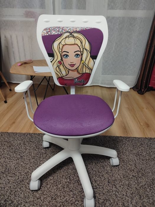 Fotel na kółkach dla dziecka obrotowy