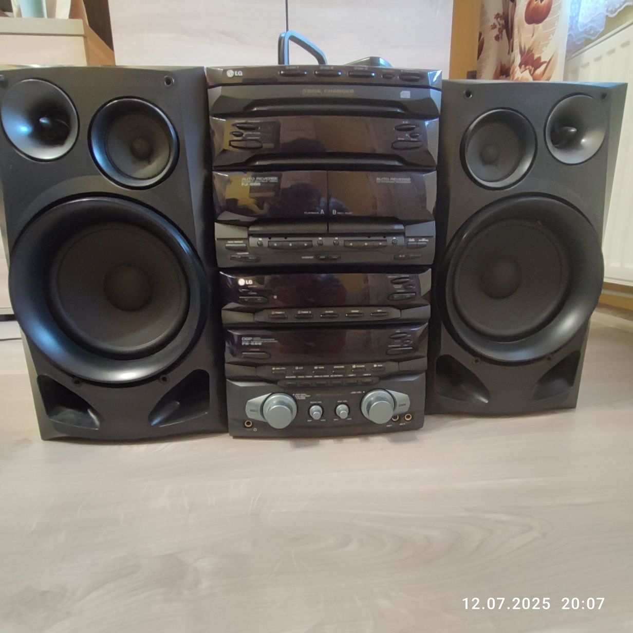 Wieża LG FR 686 + kolumny + pilot (USZKODZONA)