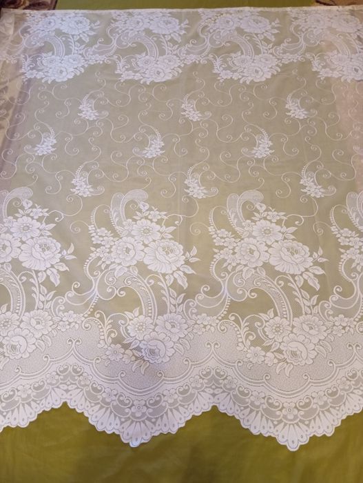 Тюлевая занавеска.