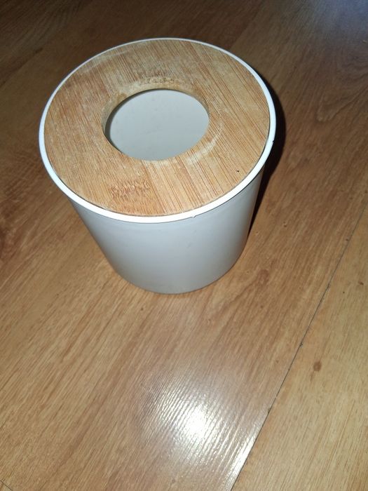 Pojemnik na odpady śmieci mini kosz ,pojemnik na papier toaletowy.