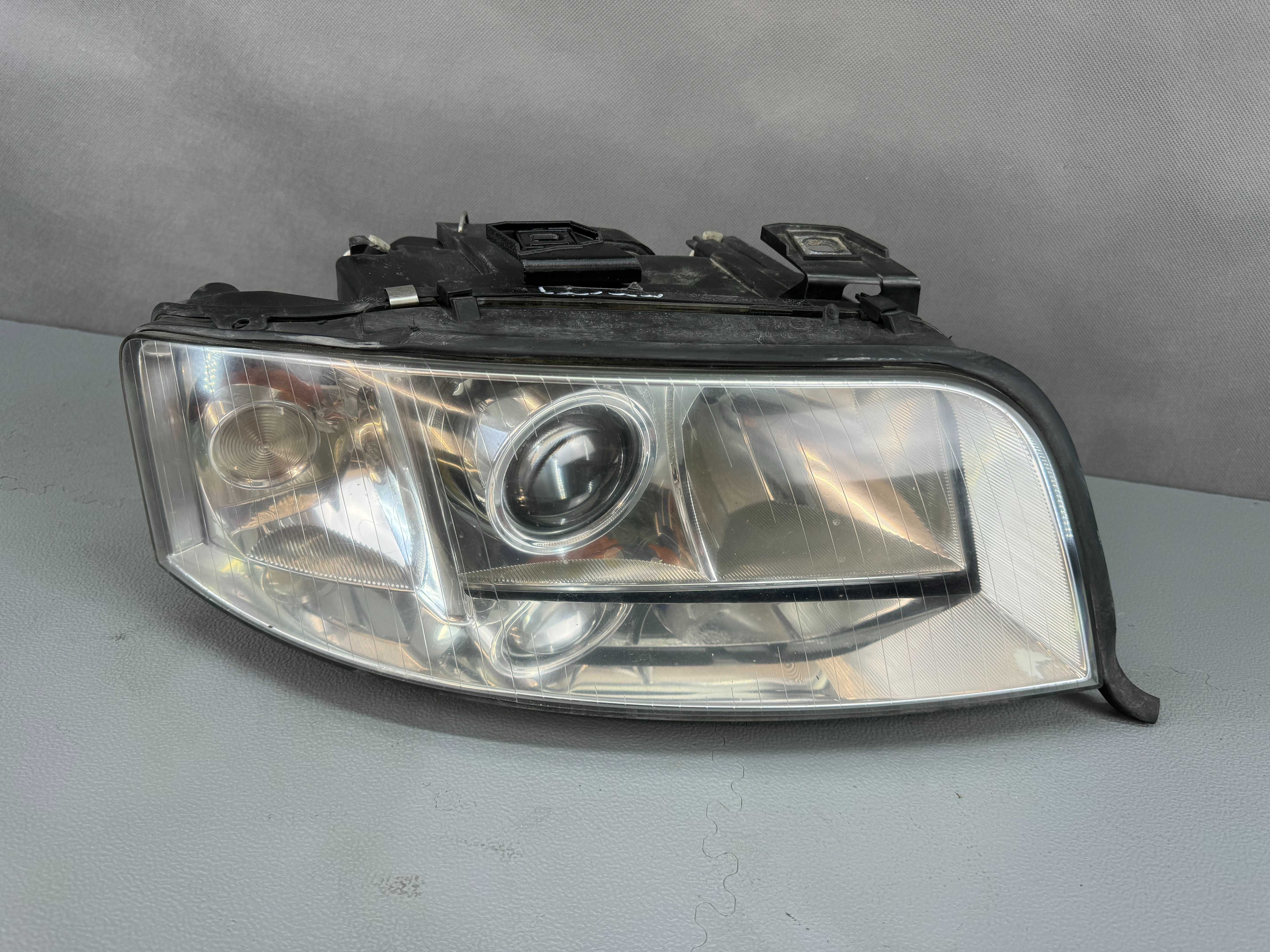 Audi A6 C5 LIFT FL Lampa Przód Przednia Xenon Prawa Europa Kompletna