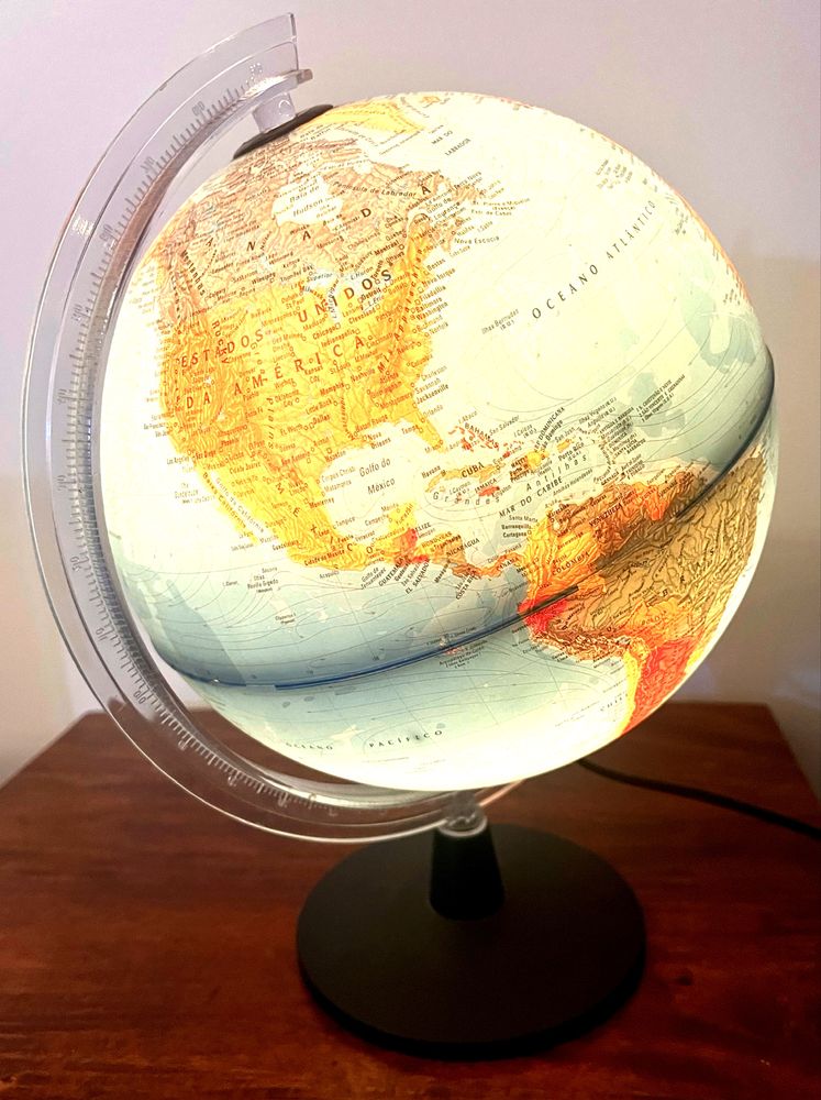 Globo terrestre iluminado