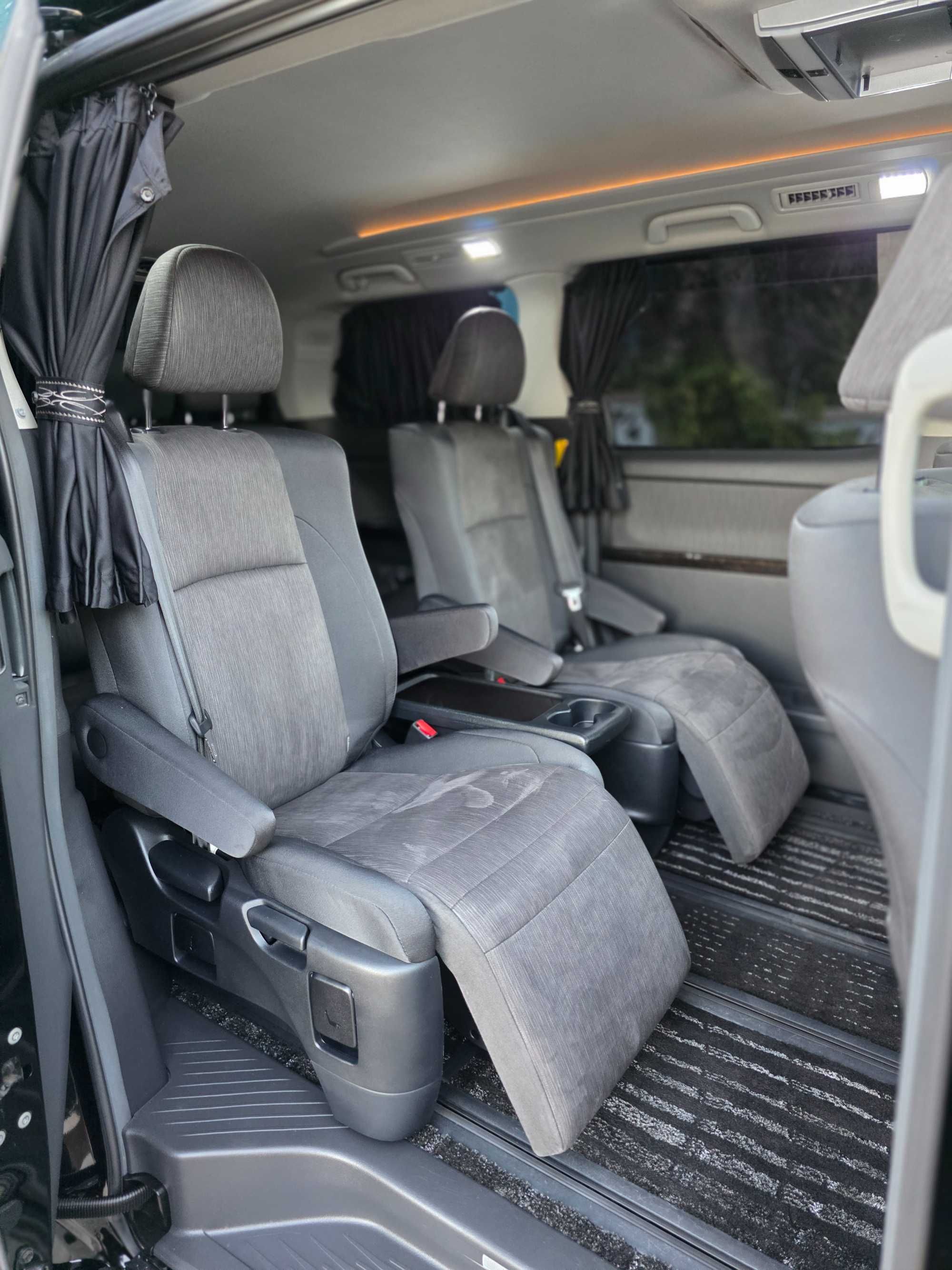 Toyota Vellfire 2012 Гибрид 2,4л вариатор