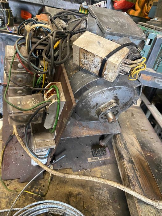 mechanizm napedu bramy na linke
