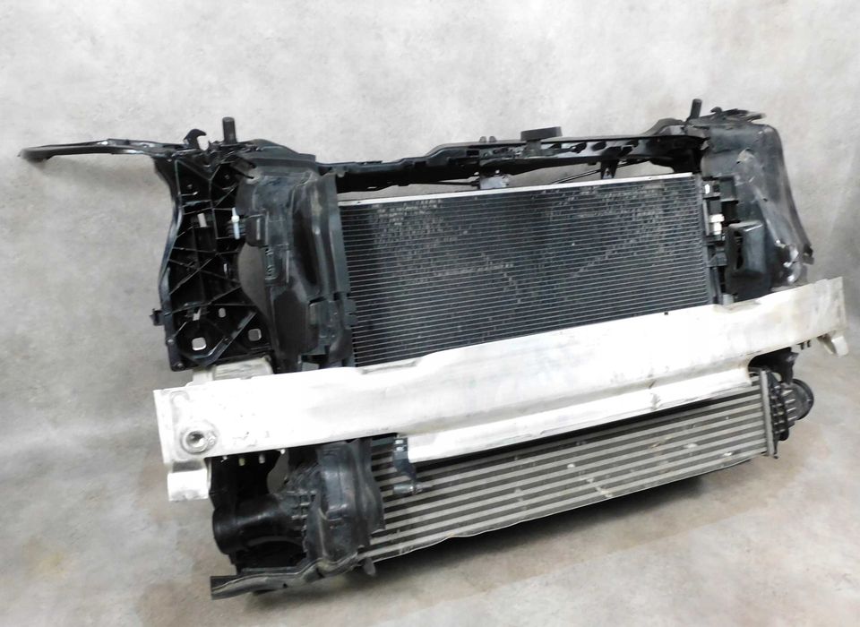 AUDI Q5 80A Передня панель, телевізор