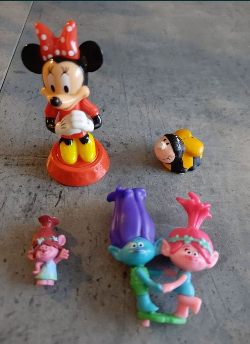 Zestawy różnych figurek Mario Bros,Minionek, ,Nemo,Miki,Lewando