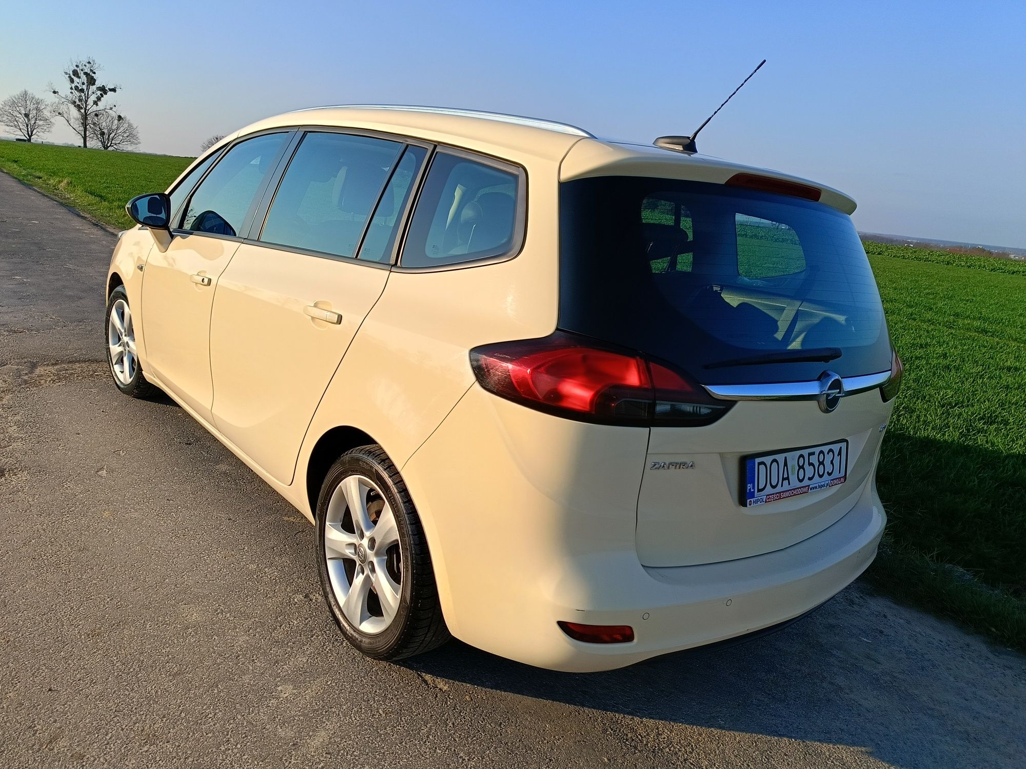 Opel Zafira siedmioosobowa