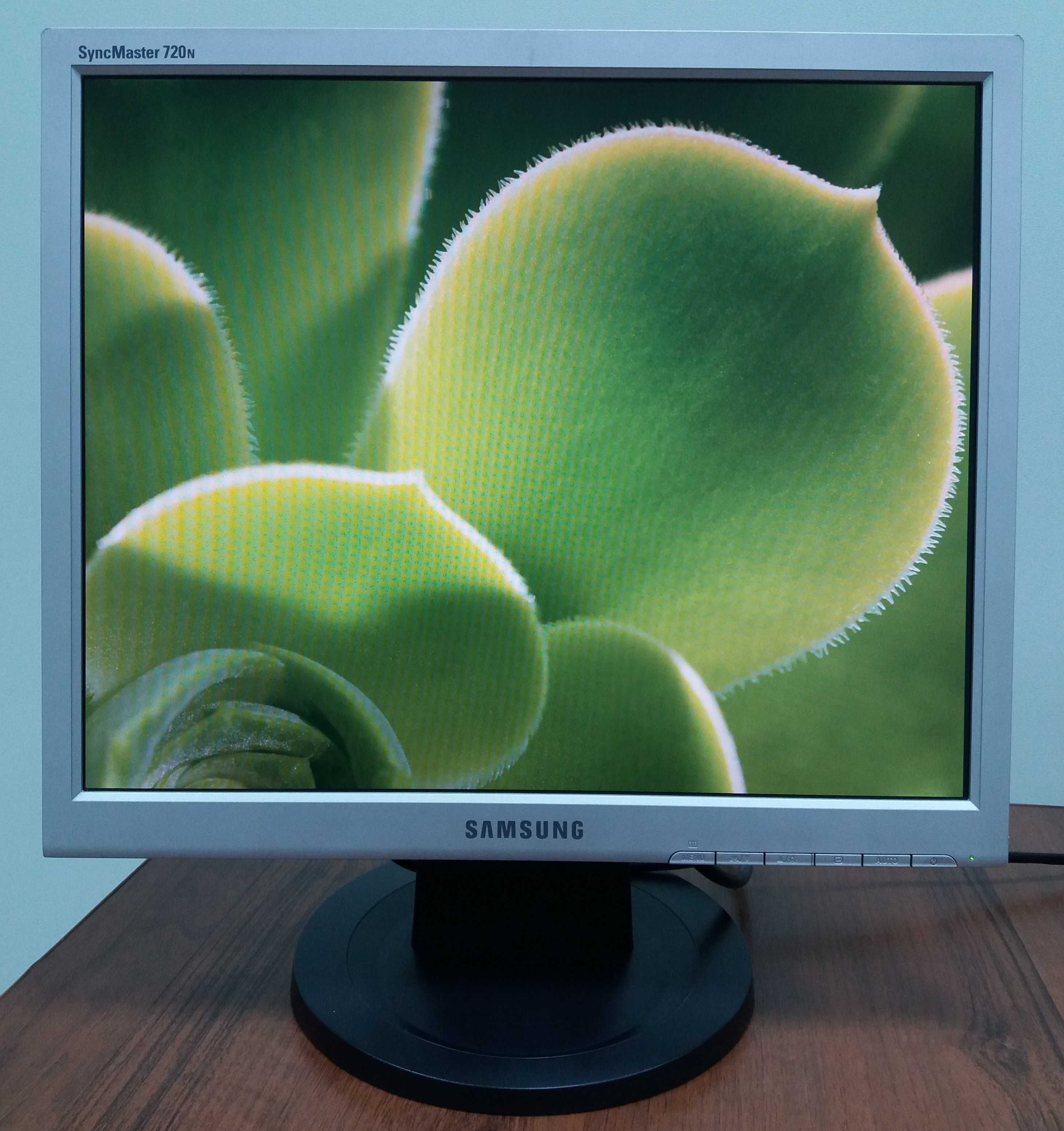 Монитор Samsung SyncMaster 720N, 17"  1280x1024, 75 Гц, TN - б/у