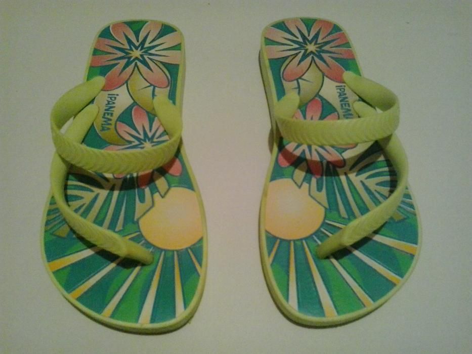 Havaianas Especiais - Marca: Ipanema - Tamanho: 35 / 36