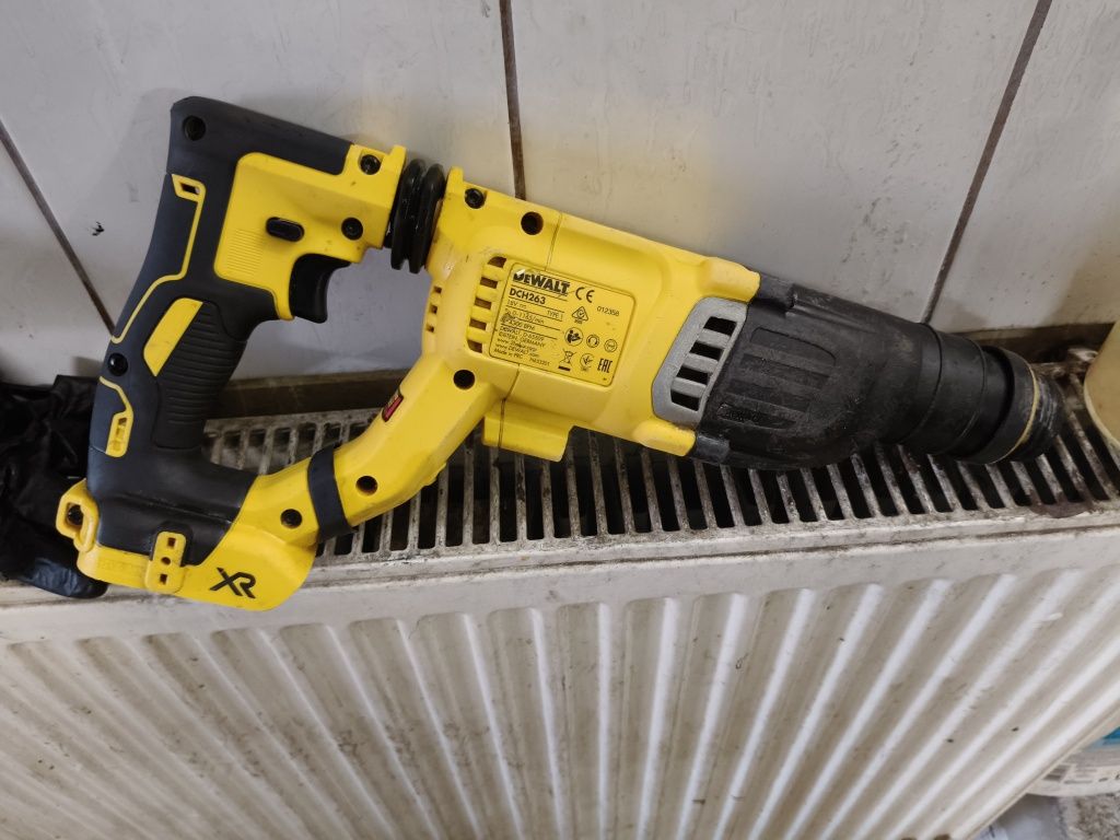 DeWalt młotowiertarka SDS plus dch263