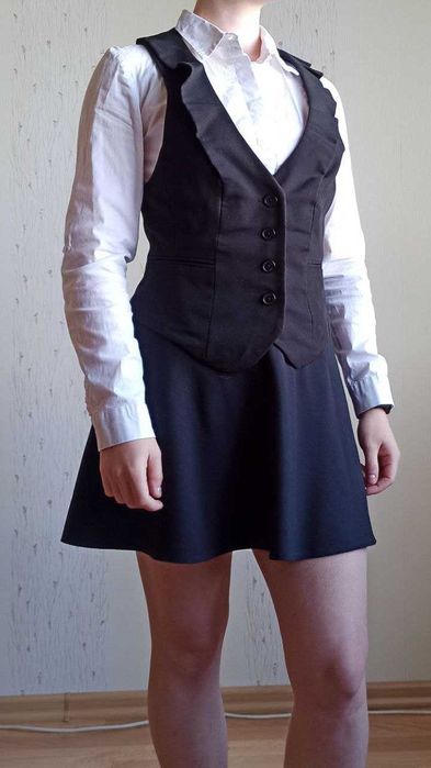 Чорна шкільна спідниця