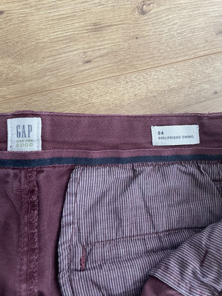 GAP 04 Girlfriend chino rozm. 36.