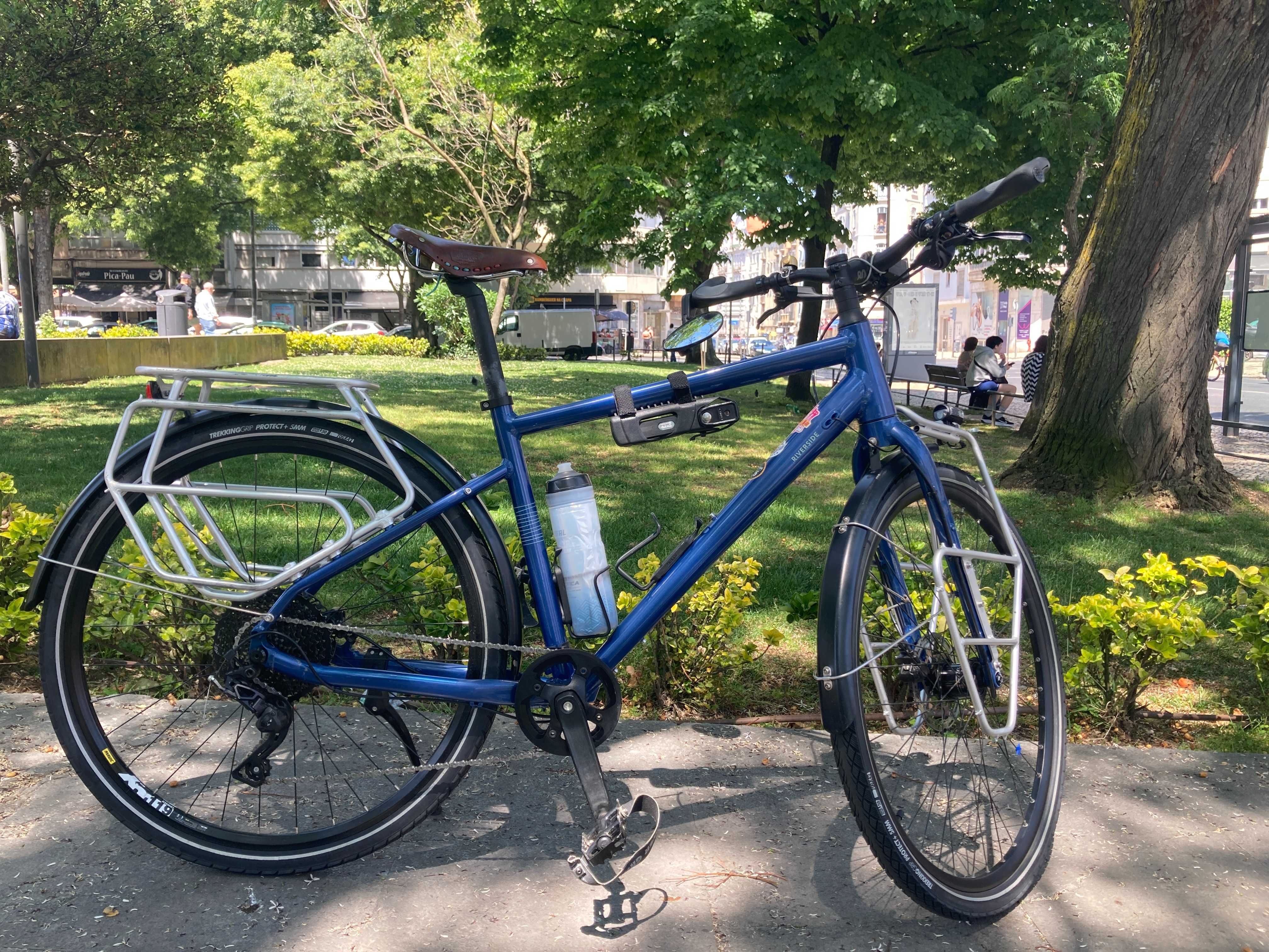 BICICLETA RIVERSIDE TOURING 520 - tamanho M - com Acessórios