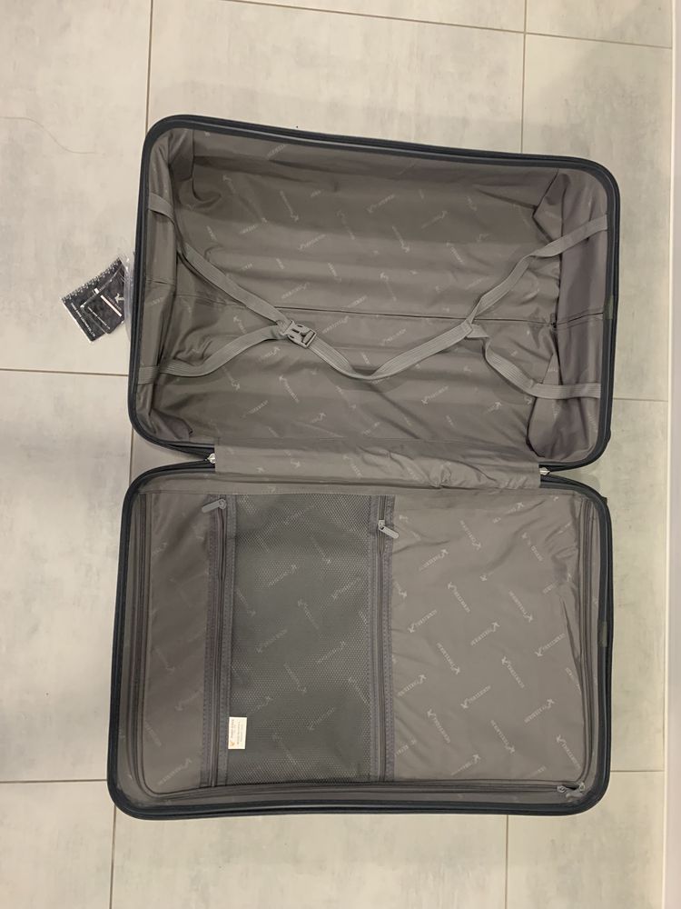 Валіза поліпропілен Three Birds:  (чемодан )дорожна сумка на колесах