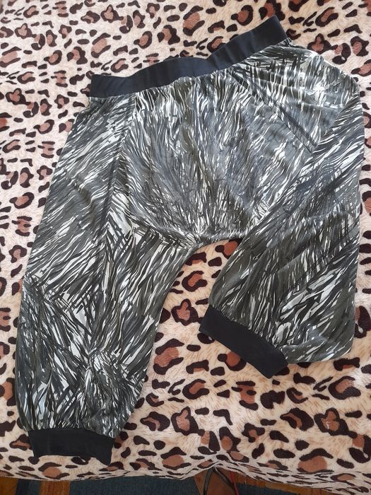 Calça de desporto Zumba, praticamente nova.