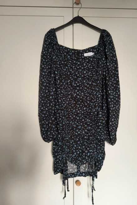 Sukienka Laurella czarna w niebieskie kwiatki XS