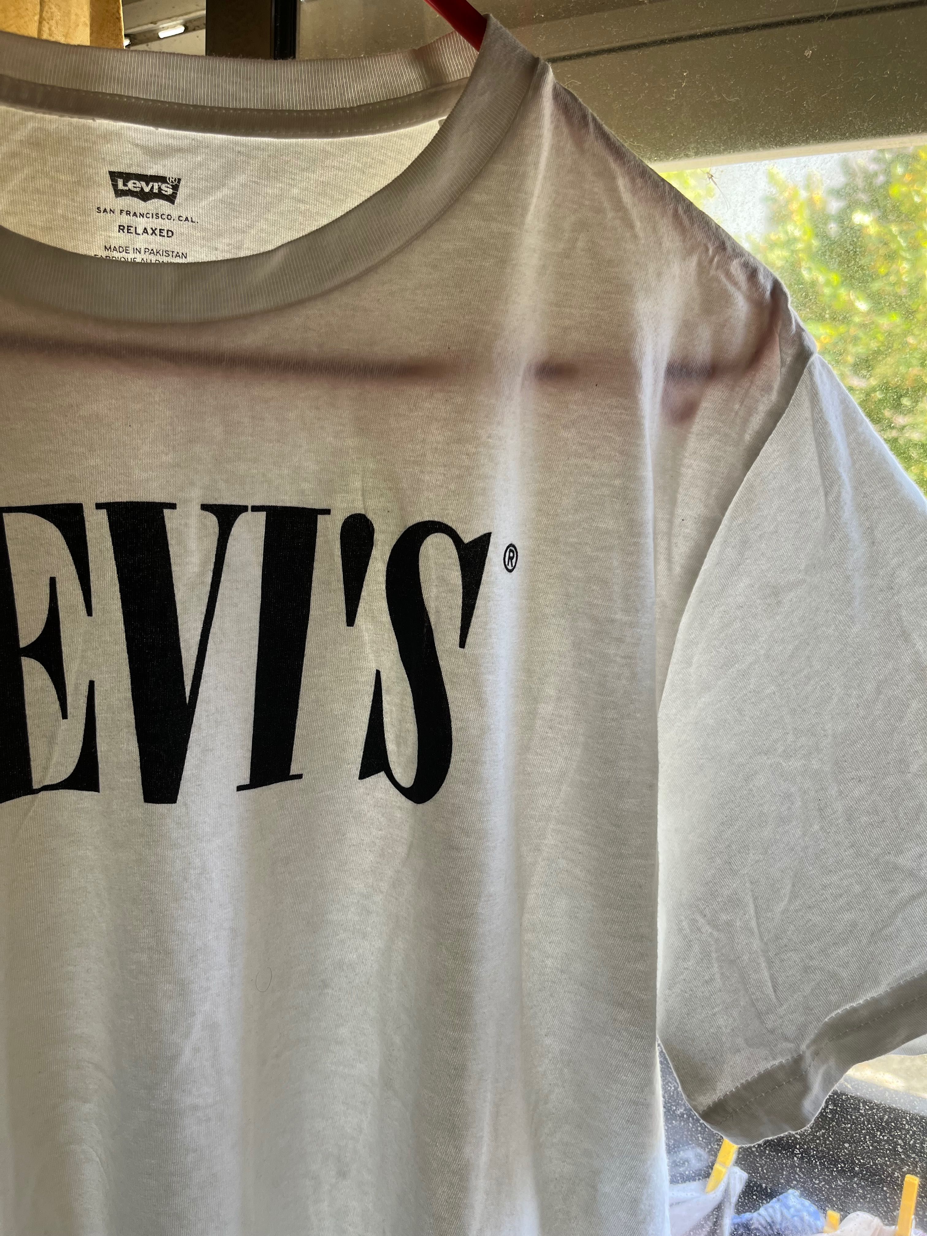 Tshirt Levis L branca usada uma vez Unisexo