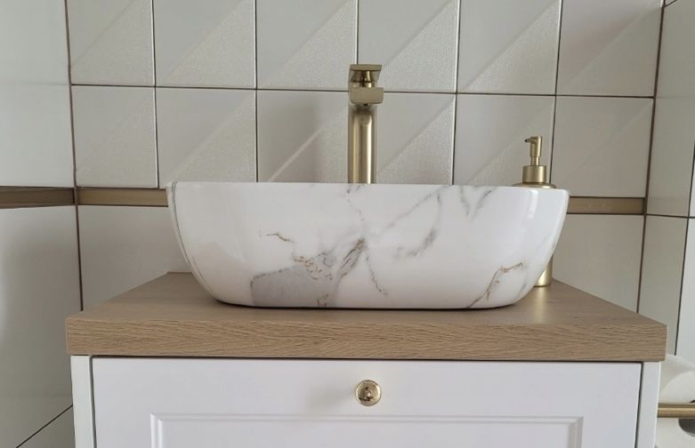 Umywalka ceramiczna nablatowa prostokątna