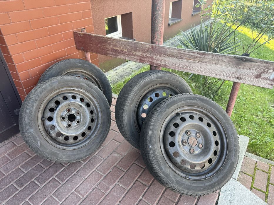 Kola felgi opony 5x112 4 szt 205/55/16 audi vw skoda  zimowe goodride